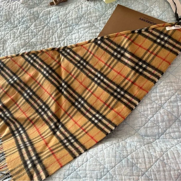 Authentic children’s Burberry Bandana Scarf NWT box - Picture 6 of 11
